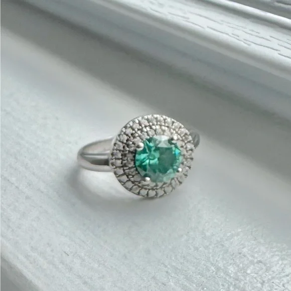 ⚡️SALE⚡️Moissanite and diamond ring. Sterling silver size 6 - Picture 4 of 6